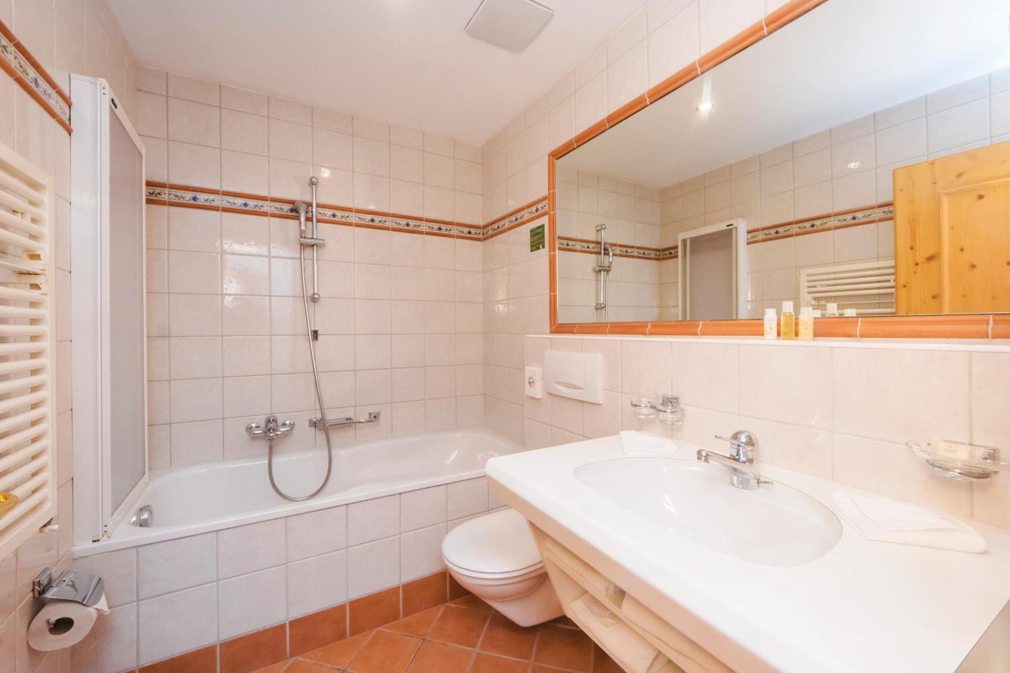 Waldpark Hotel Garni Samnaun Room photo